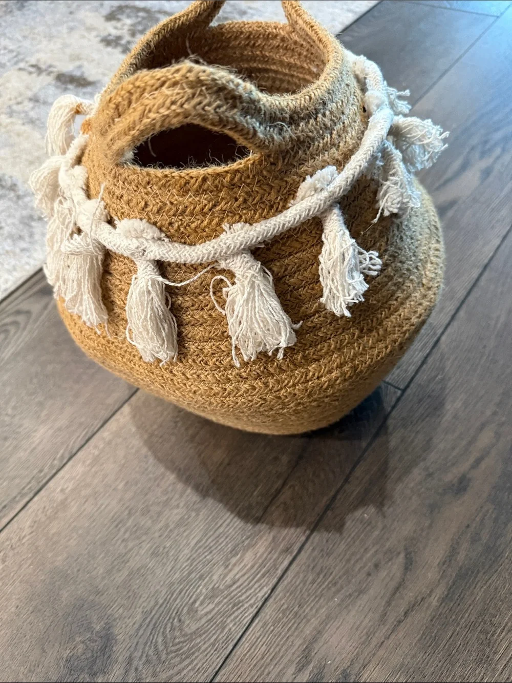 BOHO Vibe Jute Basket w/ handles & Cr Tassel Trim - Light Beige/Brown NWOT